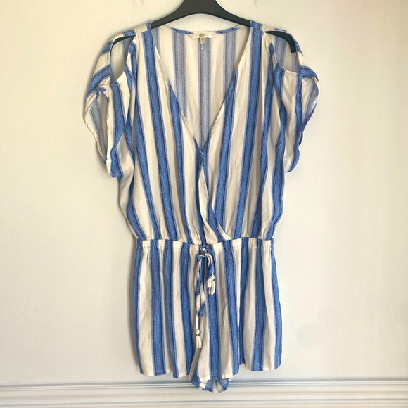 Hawaiian Tropic Pants - ♣️ 3/$20 Hawaiian Tropic blue/white/black striped romper